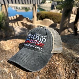 Trump hat Maga Trump 2024